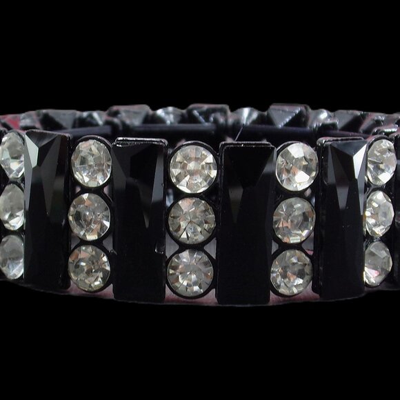 Black glass and clear crystal stretch bracelet w/ rows of rectangle glass beads - Picture 7 of 7